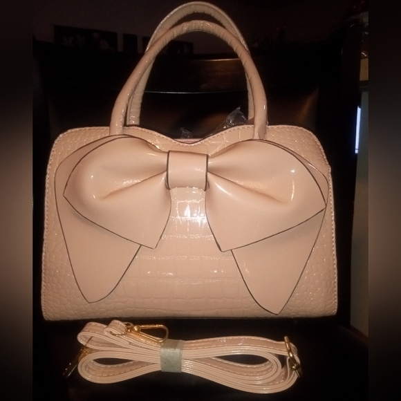 New Handbag - Picture 3 of 7